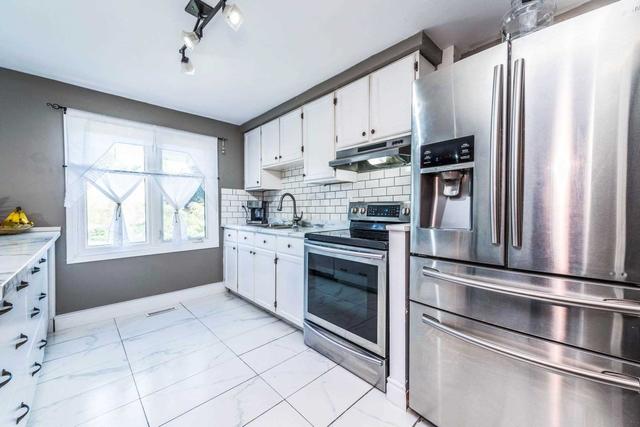 6932 Bilbao Lane, House semidetached with 3 bedrooms, 2 bathrooms and 3 parking in Mississauga ON | Image 4