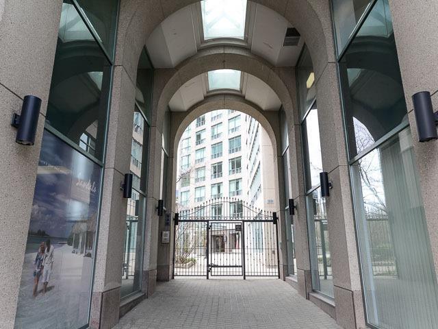 513 - 942 Yonge St, Condo with 1 bedrooms, 1 bathrooms and 1 parking in Toronto ON | Image 1