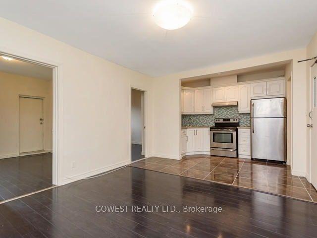 2011 Dundas St W, House detached with 7 bedrooms, 5 bathrooms and 4 parking in Toronto ON | Image 23