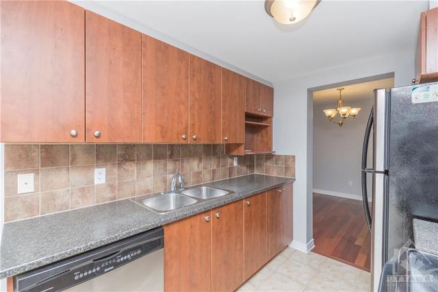279 Montmorency Way, Townhouse with 3 bedrooms, 3 bathrooms and 3 parking in Ottawa ON | Image 6