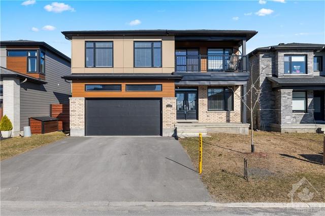 55 Axel Crescent, House detached with 5 bedrooms, 3 bathrooms and 6 parking in Ottawa ON | Image 1