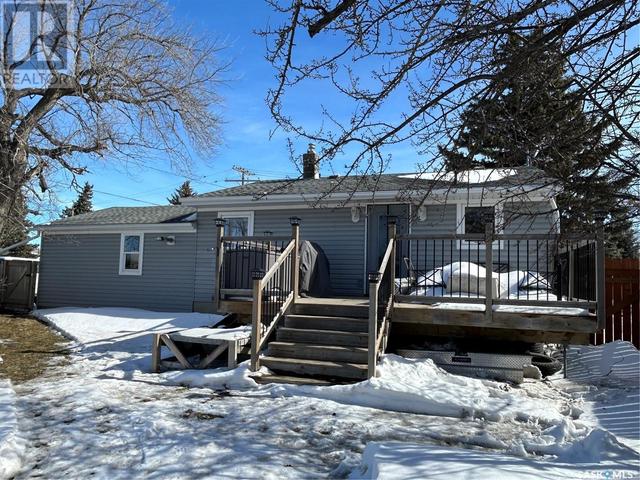822 Main Street, House detached with 3 bedrooms, 2 bathrooms and null parking in Oxbow SK | Image 33