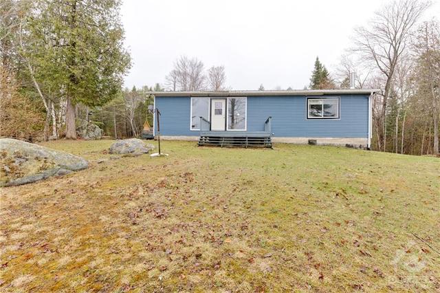 6097 Matawatchan Road, House detached with 3 bedrooms, 1 bathrooms and 10 parking in Greater Madawaska ON | Image 9
