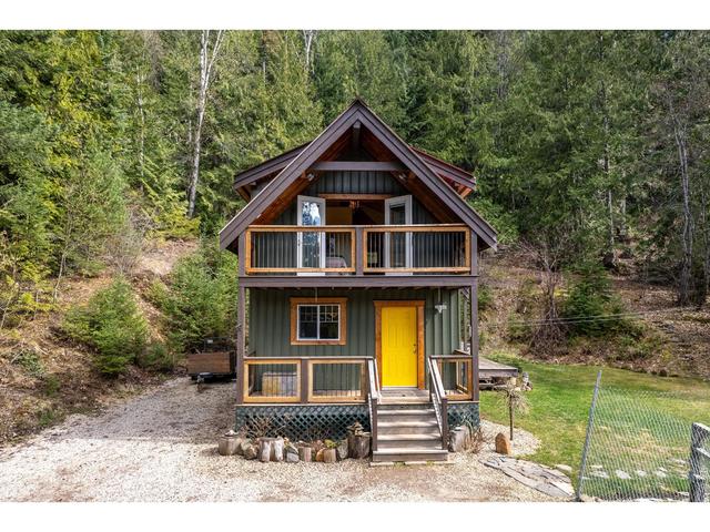 8788 Highway 6, House detached with 2 bedrooms, 2 bathrooms and null parking in Central Kootenay H BC | Image 67