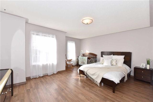80 Carousel Cres, House attached with 3 bedrooms, 3 bathrooms and 2 parking in Richmond Hill ON | Image 9