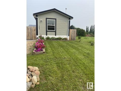 5009 55 St, House other with 3 bedrooms, 2 bathrooms and null parking in Elk Point AB | Card Image