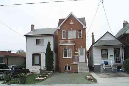 10 Yarrow Rd, House detached with 3 bedrooms, 3 bathrooms and 1 parking in Toronto ON | Image 1