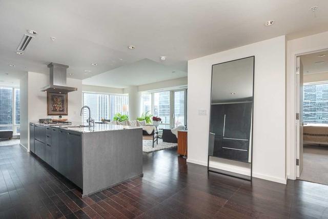 2909 - 180 University Ave, Condo with 2 bedrooms, 3 bathrooms and 1 parking in Toronto ON | Image 4
