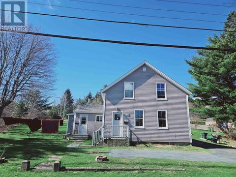1233 King Street, House other with 4 bedrooms, 2 bathrooms and null parking in Bridgewater NS | Card Image