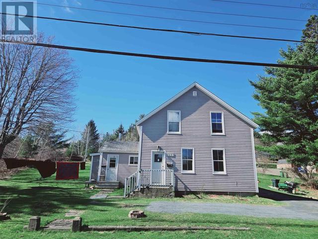 1233 King Street, House other with 4 bedrooms, 2 bathrooms and null parking in Bridgewater NS | Image 1
