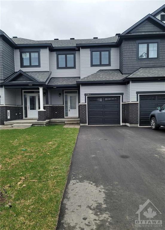 944 Socca Crescent, Townhouse with 3 bedrooms, 3 bathrooms and 3 parking in Ottawa ON | Image 1