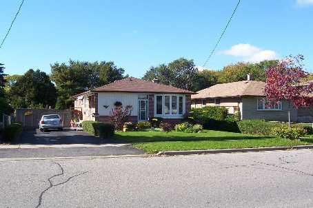 204 Craydon Rd, House detached with 3 bedrooms, 1 bathrooms and 3 parking in Whitby ON | Image 7