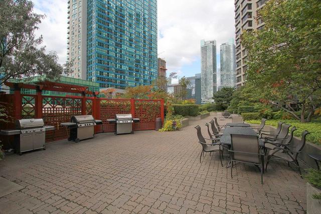 1613 - 55 Harbour Sq, Condo with 2 bedrooms, 2 bathrooms and 1 parking in Toronto ON | Image 24