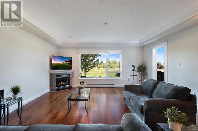 Living room view to Golf Course | Image 16