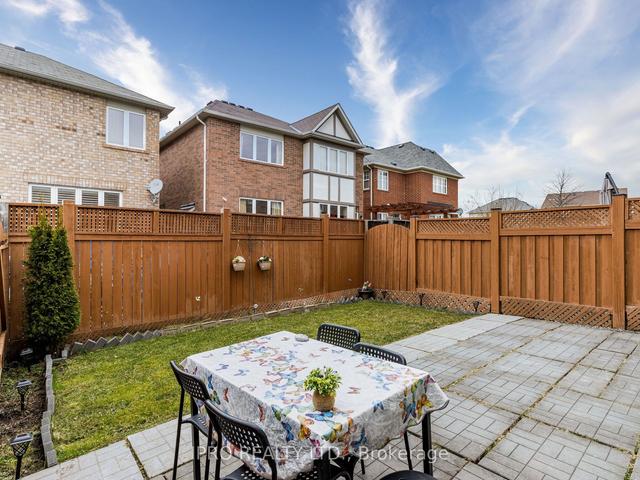 725 Ambroise Cres, House attached with 3 bedrooms, 3 bathrooms and 3 parking in Milton ON | Image 33