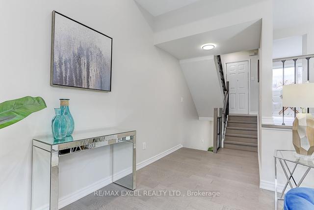 89 Song Meadoway, Townhouse with 3 bedrooms, 2 bathrooms and 2 parking in Toronto ON | Image 9