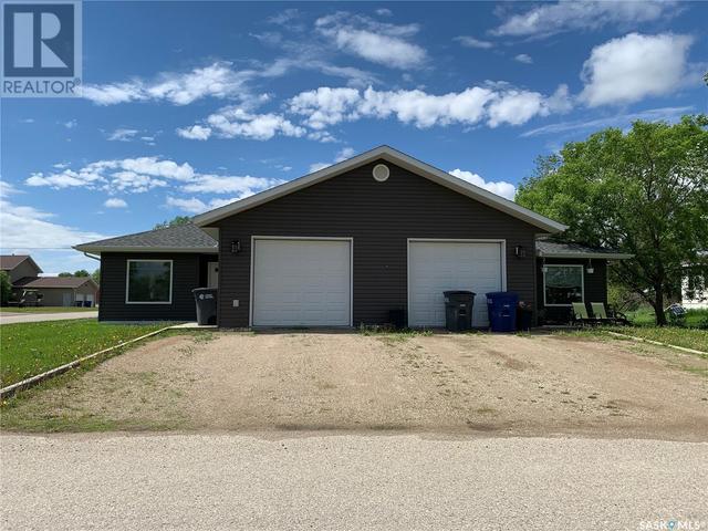 124 3rd Avenue Sw, House detached with 4 bedrooms, 4 bathrooms and null parking in Wapella SK | Image 1
