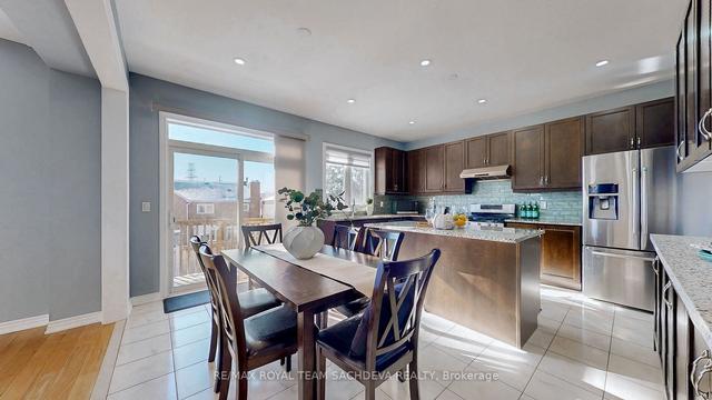 41 Neelands Cres, House detached with 4 bedrooms, 3 bathrooms and 4 parking in Toronto ON | Image 4