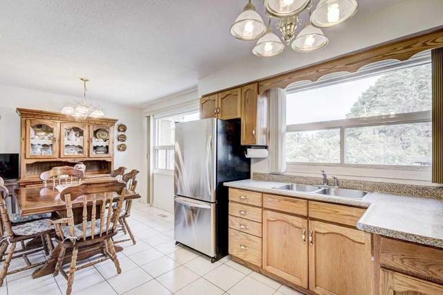 10 Tyne Crt, House detached with 3 bedrooms, 2 bathrooms and 3 parking in Toronto ON | Image 6