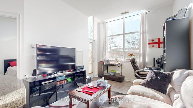 106 - 4 Elsinore Path, Condo with 1 bedrooms, 1 bathrooms and 1 parking in Toronto ON | Image 4