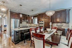 219 Alison Cres, House detached with 1 bedrooms, 3 bathrooms and 4 parking in Oakville ON | Image 2