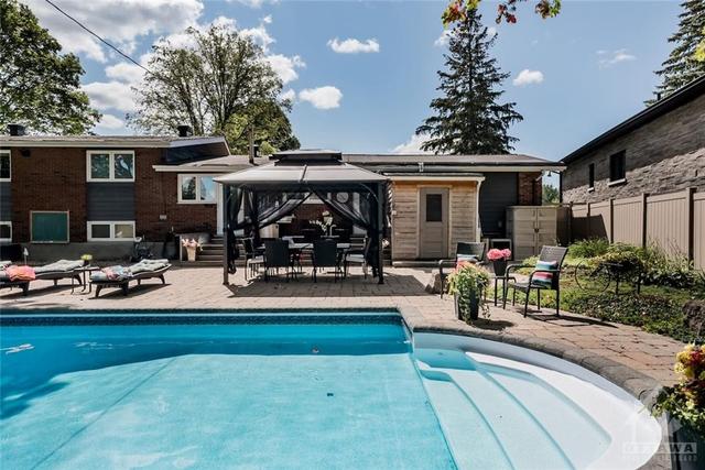 23 Beaverton Avenue, House detached with 5 bedrooms, 3 bathrooms and 5 parking in Ottawa ON | Image 4