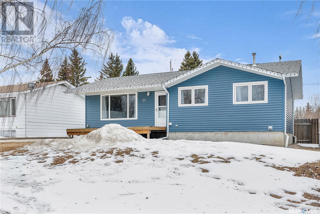 21 Birch Drive, House detached with 5 bedrooms, 2 bathrooms and null parking in Birch Hills SK | Image 4
