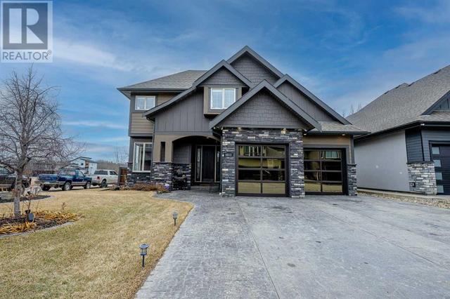 8813 60 Avenue, House detached with 5 bedrooms, 3 bathrooms and 4 parking in Grande Prairie AB | Image 2