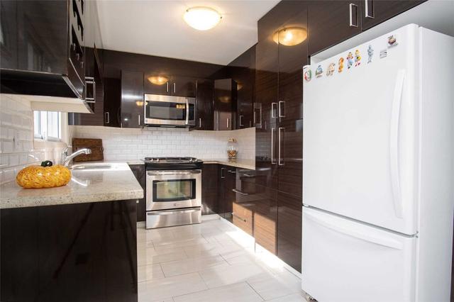 3525 Birchmeadow Cres, House semidetached with 4 bedrooms, 2 bathrooms and 3 parking in Mississauga ON | Image 36