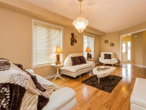 365 Oaktree Circ, House semidetached with 3 bedrooms, 4 bathrooms and 3 parking in Mississauga ON | Image 4