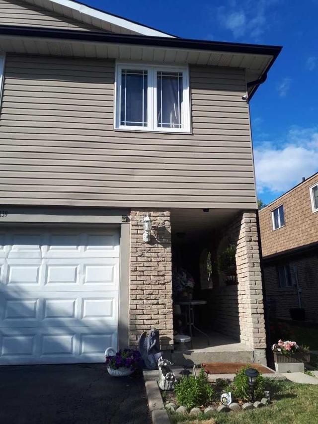 139 Salisbury Circ, House semidetached with 3 bedrooms, 2 bathrooms and 6 parking in Brampton ON | Image 5
