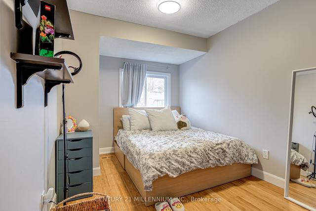 70 Foster Cres, Townhouse with 3 bedrooms, 2 bathrooms and 2 parking in Brampton ON | Image 13