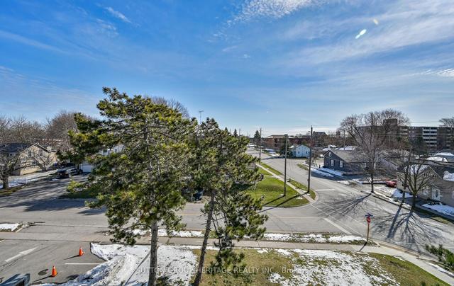 404 - 454 Centre St S, Condo with 2 bedrooms, 1 bathrooms and 1 parking in Oshawa ON | Image 4