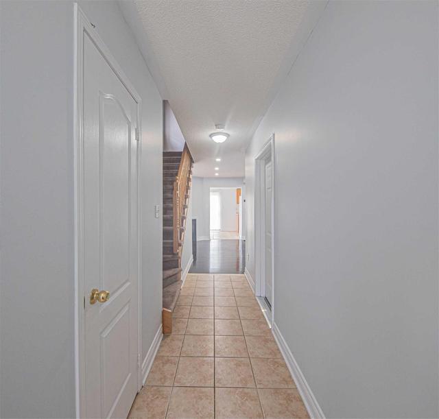 6 Baha Cres, House semidetached with 3 bedrooms, 3 bathrooms and 3 parking in Brampton ON | Image 3