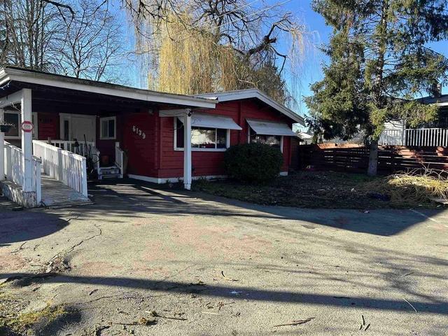 6139 176 Street, House detached with 3 bedrooms, 2 bathrooms and 4 parking in Surrey BC | Card Image