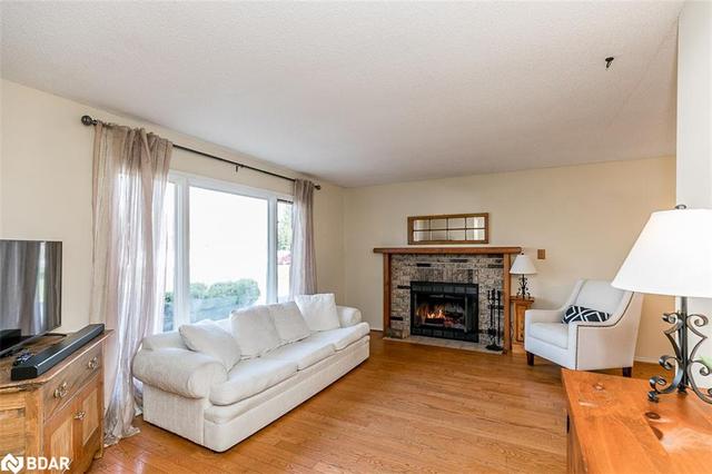2843 Small Street, House detached with 3 bedrooms, 1 bathrooms and 8 parking in Innisfil ON | Image 7