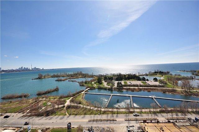 810 - 33 Shore Breeze Dr, Condo with 2 bedrooms, 2 bathrooms and 1 parking in Toronto ON | Image 1