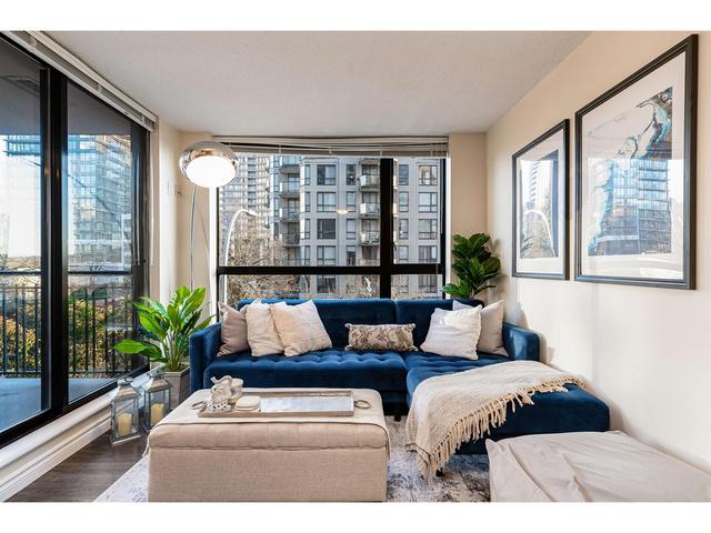 206 - 833 Agnes Street, Condo with 2 bedrooms, 2 bathrooms and 1 parking in New Westminster BC | Card Image