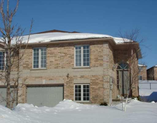 80 Logan Crt, House semidetached with 3 bedrooms, 2 bathrooms and null parking in Barrie ON | Image 1
