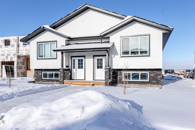 10 Ranchers Close, Home with 3 bedrooms, 2 bathrooms and 2 parking in Red Deer County AB | Image 2