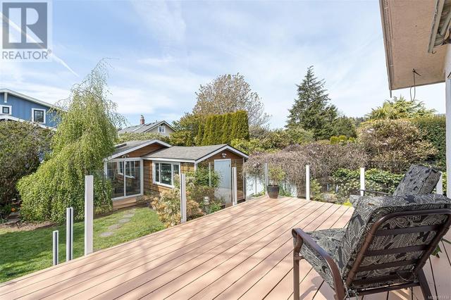 344 Stannard Ave, House detached with 3 bedrooms, 2 bathrooms and 1 parking in Victoria BC | Image 49