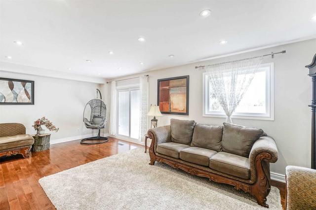 4408 Jenkins Cres, House detached with 4 bedrooms, 4 bathrooms and 5 parking in Mississauga ON | Image 2