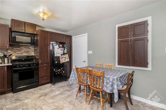 1740 St Laurent Street, House detached with 3 bedrooms, 2 bathrooms and 4 parking in Clarence Rockland ON | Image 6