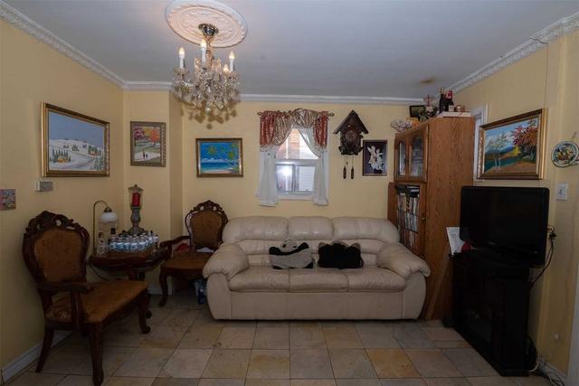 6 Arthur St, House detached with 2 bedrooms, 2 bathrooms and 3 parking in Toronto ON | Image 30