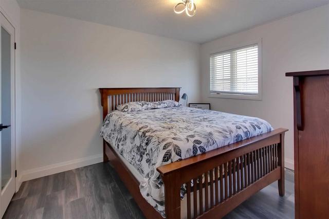 19 Sherwood Crt, House detached with 3 bedrooms, 3 bathrooms and 6 parking in Barrie ON | Image 21