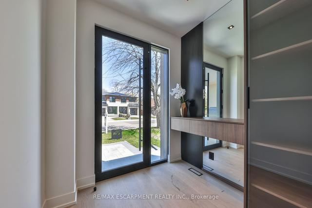 20a Broadview Ave, House semidetached with 4 bedrooms, 4 bathrooms and 3 parking in Mississauga ON | Image 34