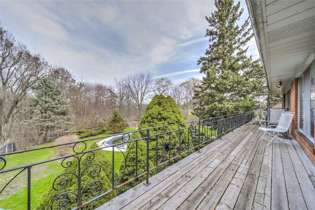 44 Revcoe Dr, House detached with 2 bedrooms, 2 bathrooms and 4 parking in Toronto ON | Image 9