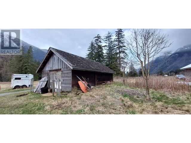 926 North Grant Road, House detached with 2 bedrooms, 1 bathrooms and null parking in Central Coast D BC | Image 6