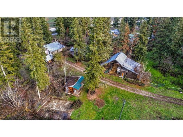 11 Gardom Lake Road, House detached with 2 bedrooms, 2 bathrooms and null parking in North Okanagan F BC | Image 33