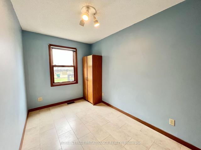 93 Gilbert St, House detached with 4 bedrooms, 2 bathrooms and 9 parking in Belleville ON | Image 2